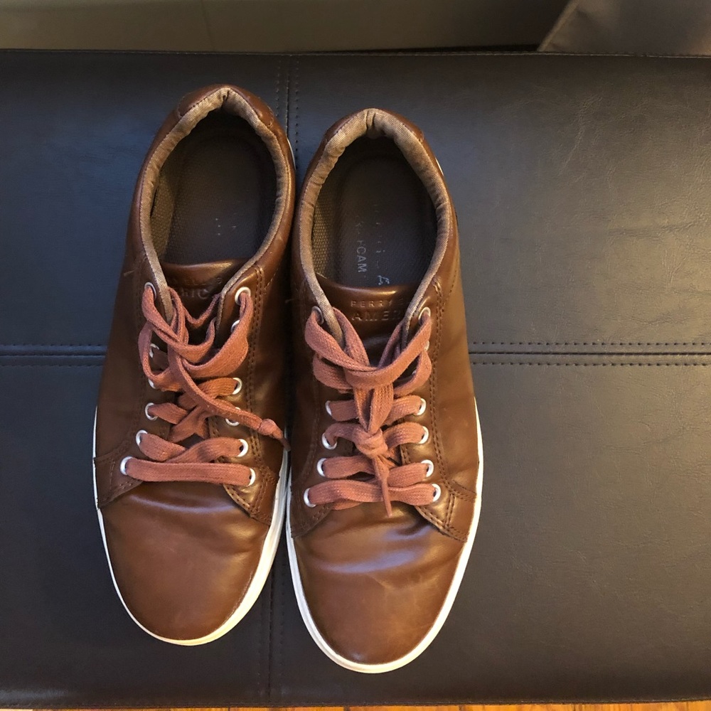 Men’s shoes size 8. Brown